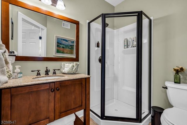 423 Lakeside Blvd, Hopatcong Boro, NJ 07843