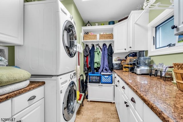 423 Lakeside Blvd, Hopatcong Boro, NJ 07843