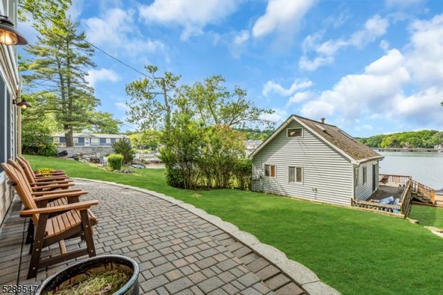 423 Lakeside Blvd, Hopatcong Boro, NJ 07843