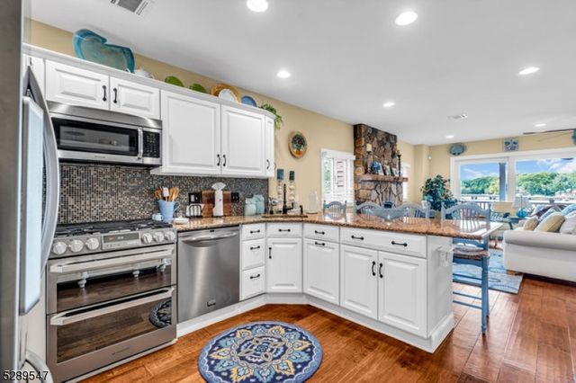 423 Lakeside Blvd, Hopatcong Boro, NJ 07843