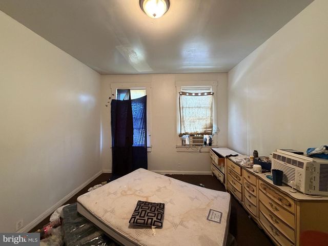 2826 E MONUMENT ST, Baltimore, MD 21205