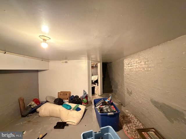 2826 E MONUMENT ST, Baltimore, MD 21205