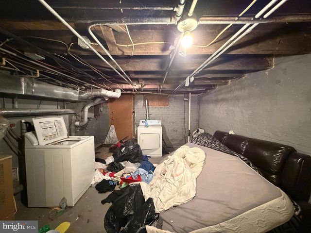 2826 E MONUMENT ST, Baltimore, MD 21205