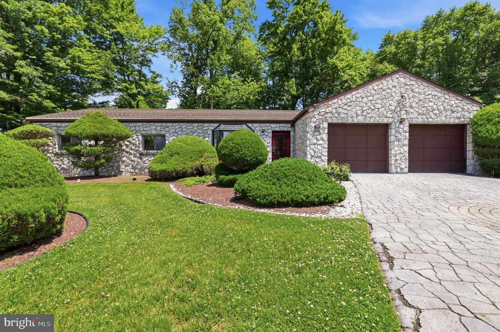 310 CASEY CIR, Huntingdon Valley, PA 19006