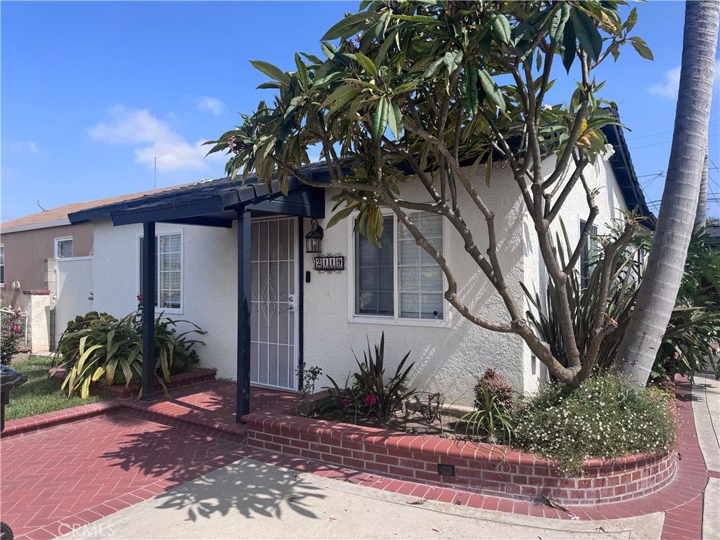 2119 W Coloumbia Street, Long Beach, CA 90810