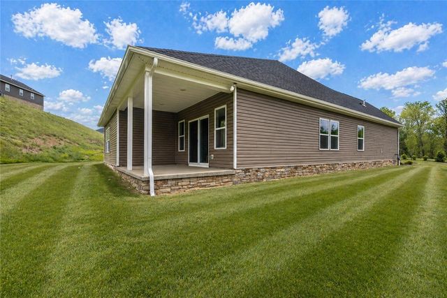 105 Deana Dr, Robinson Twp, PA 15136