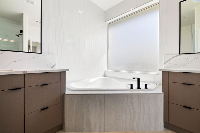 7396 W 22nd Place, Kennewick, WA 99338