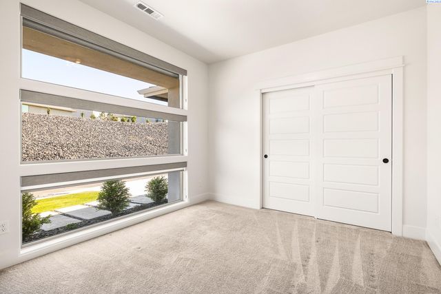 7396 W 22nd Place, Kennewick, WA 99338