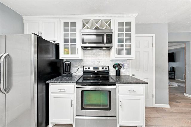 508 Cherryvale Road, Edmond, OK 73003