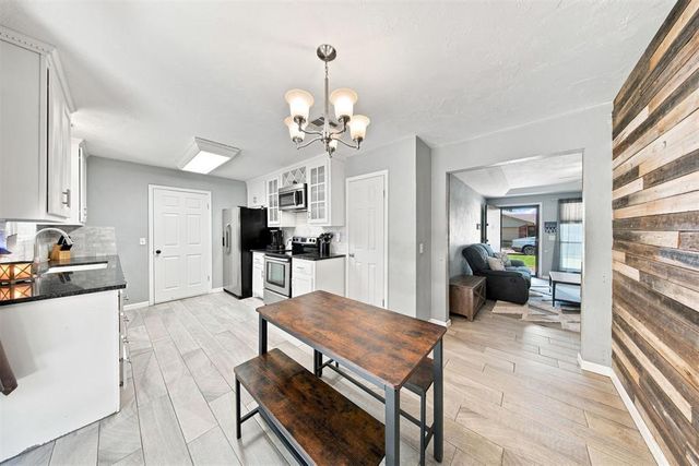 508 Cherryvale Road, Edmond, OK 73003