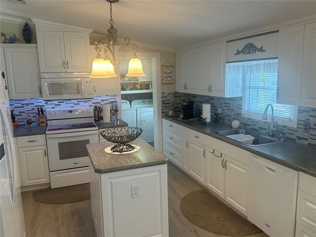 8442 COUNTY ROAD 109, Lady Lake, FL 32159