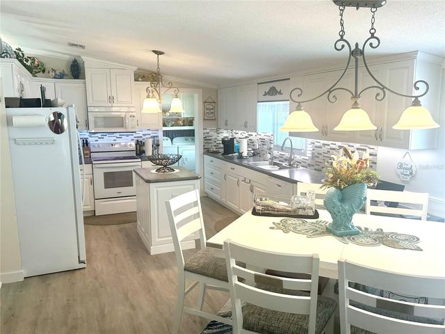 8442 COUNTY ROAD 109, Lady Lake, FL 32159