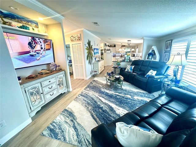 8442 COUNTY ROAD 109, Lady Lake, FL 32159