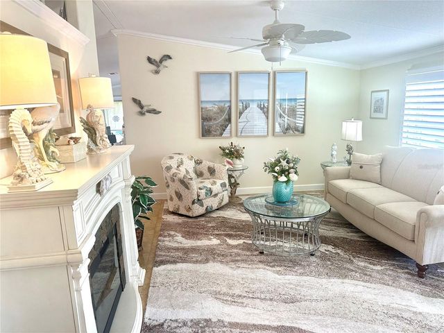 8442 COUNTY ROAD 109, Lady Lake, FL 32159