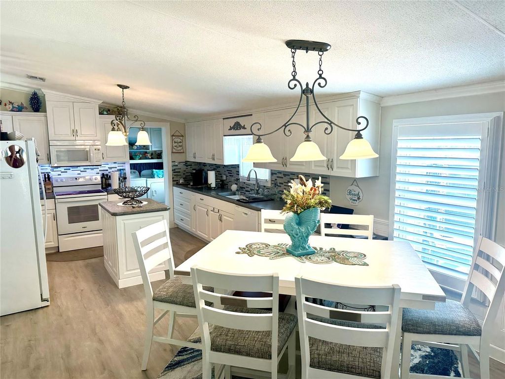 Image 13 of property listing at 8442 COUNTY ROAD 109, Lady Lake, FL 32159