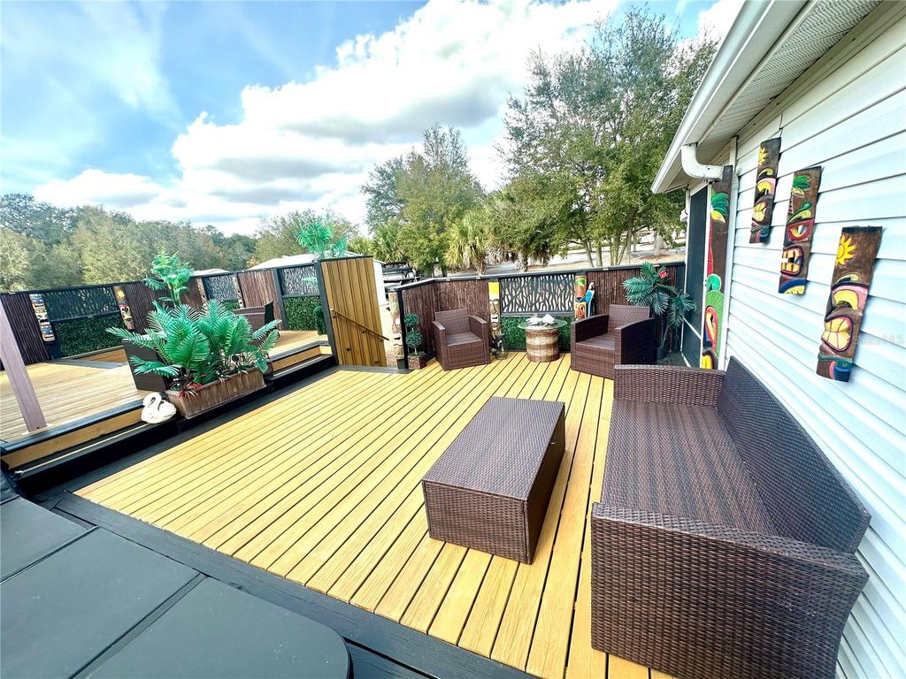 Image 8 of property listing at 8442 COUNTY ROAD 109, Lady Lake, FL 32159