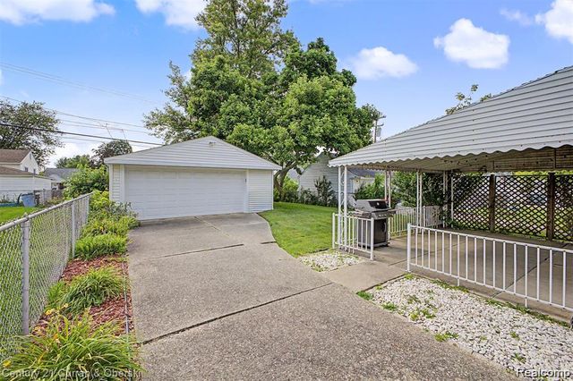 2732 Queen Street, Dearborn, MI 48124