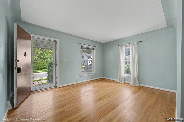2732 Queen Street, Dearborn, MI 48124