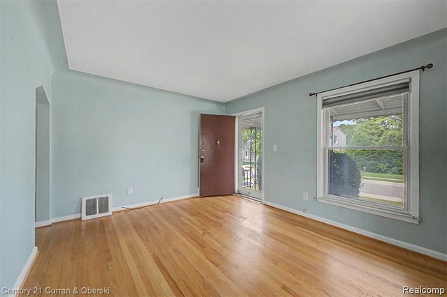 2732 Queen Street, Dearborn, MI 48124