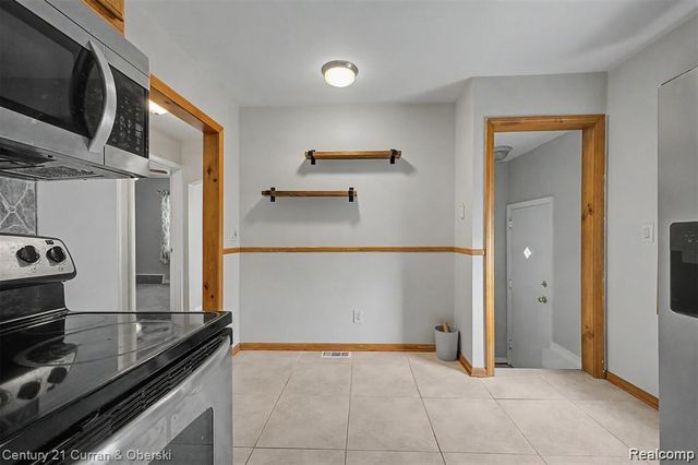 2732 Queen Street, Dearborn, MI 48124