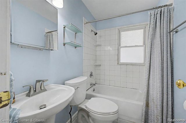 2732 Queen Street, Dearborn, MI 48124