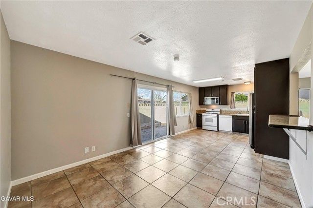 43104 Lemonwood, Lancaster, CA 93536