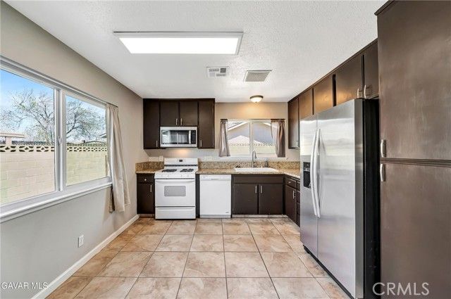 43104 Lemonwood, Lancaster, CA 93536