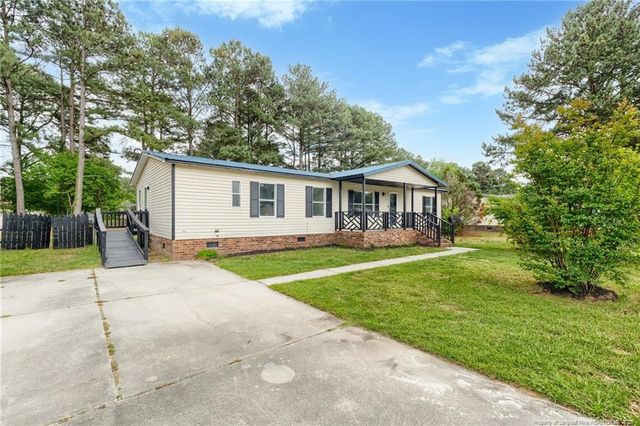 2707 Lowlander Drive, Raeford, NC 28376
