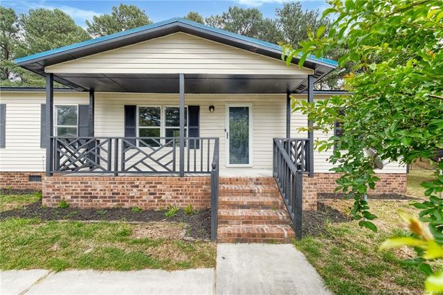 2707 Lowlander Drive, Raeford, NC 28376