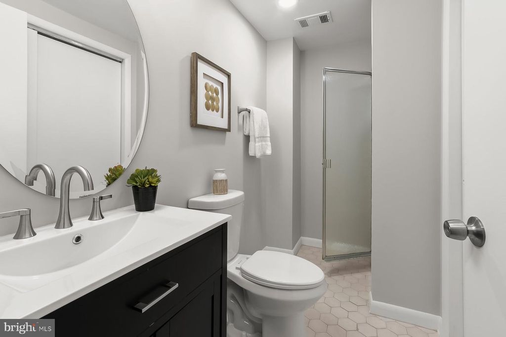 5230 POOKS HILL RD #D-26, Bethesda, MD 20814