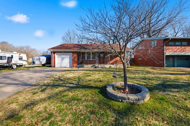 1004 Inverness Dr, Wichita, KS 67218