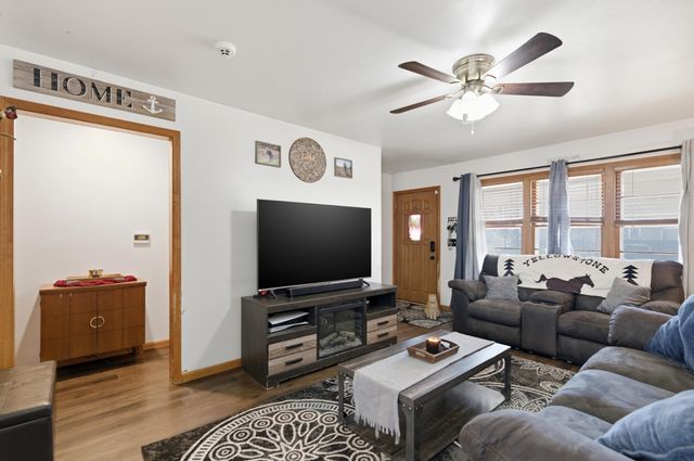 1004 Inverness Dr, Wichita, KS 67218