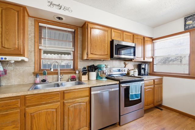 1004 Inverness Dr, Wichita, KS 67218