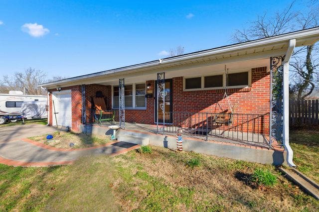 1004 Inverness Dr, Wichita, KS 67218