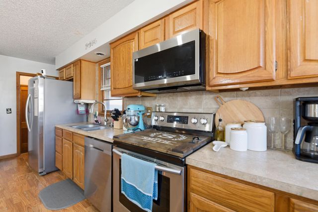 1004 Inverness Dr, Wichita, KS 67218