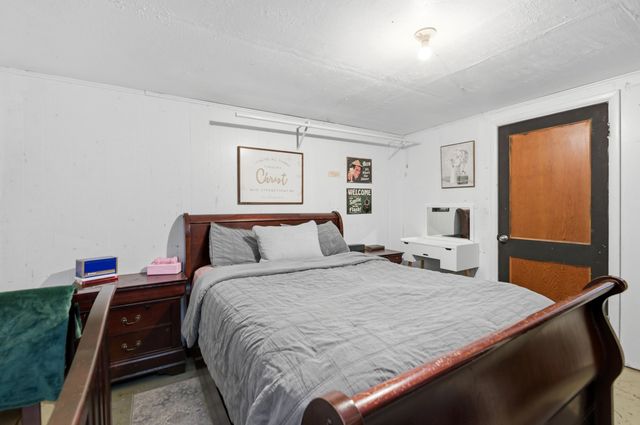 1004 Inverness Dr, Wichita, KS 67218