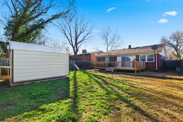 1004 Inverness Dr, Wichita, KS 67218