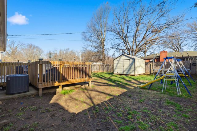 1004 Inverness Dr, Wichita, KS 67218