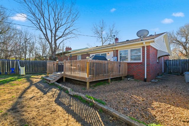 1004 Inverness Dr, Wichita, KS 67218