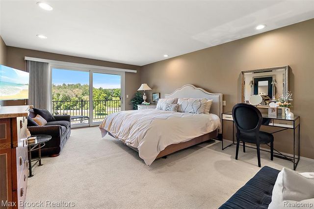 1954 Pine Ridge Court, Bloomfield Hills, MI 48302