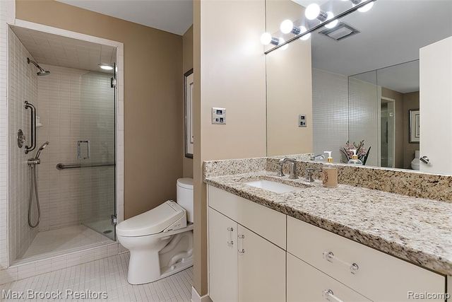 1954 Pine Ridge Court, Bloomfield Hills, MI 48302