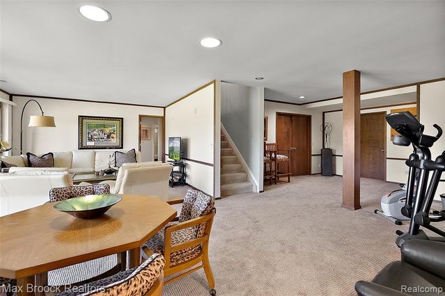 1954 Pine Ridge Court, Bloomfield Hills, MI 48302
