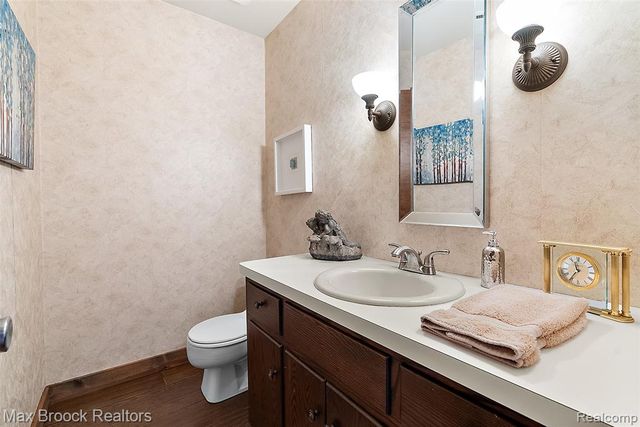 1954 Pine Ridge Court, Bloomfield Hills, MI 48302