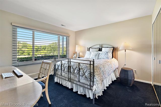 1954 Pine Ridge Court, Bloomfield Hills, MI 48302