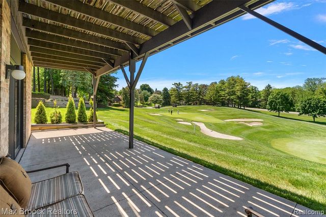 1954 Pine Ridge Court, Bloomfield Hills, MI 48302