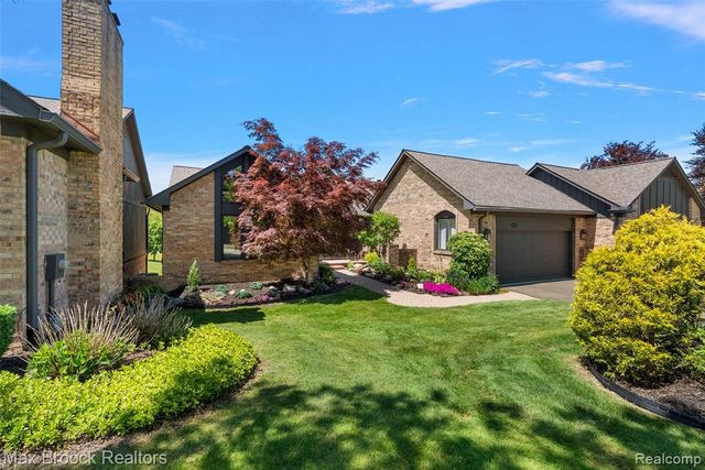 1954 Pine Ridge Court, Bloomfield Hills, MI 48302