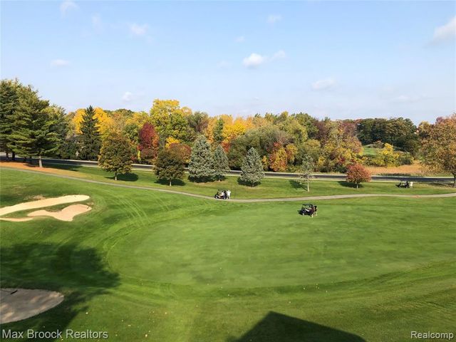1954 Pine Ridge Court, Bloomfield Hills, MI 48302