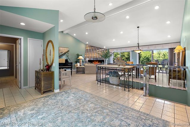 1954 Pine Ridge Court, Bloomfield Hills, MI 48302