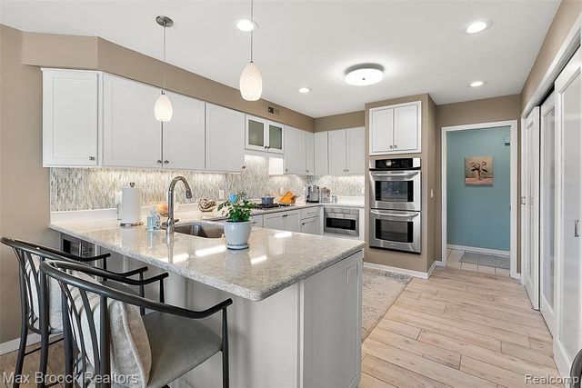 1954 Pine Ridge Court, Bloomfield Hills, MI 48302