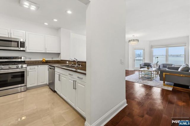 217 The Promenade, Edgewater, NJ 07020